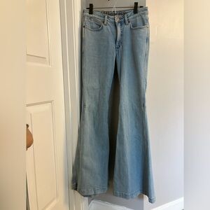 High rise trumpet flare by Wrangler 28 by 34